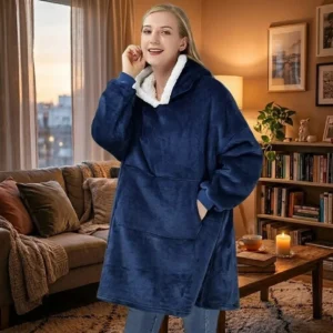 VERK Deka s rukávy a kapucí Huggle Hoodie - blue