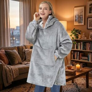 VERK Deka s rukávy a kapucí Huggle Hoodie - šedá